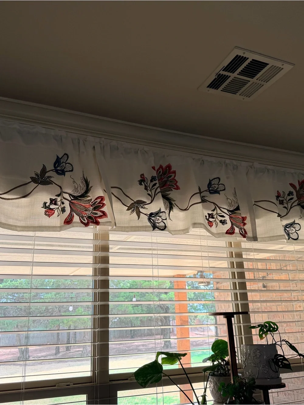 N/A beautiful embroidered